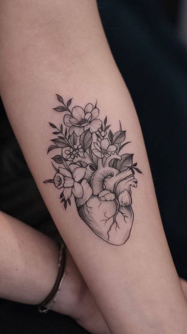 Fashion Tatuagem coração com flores 