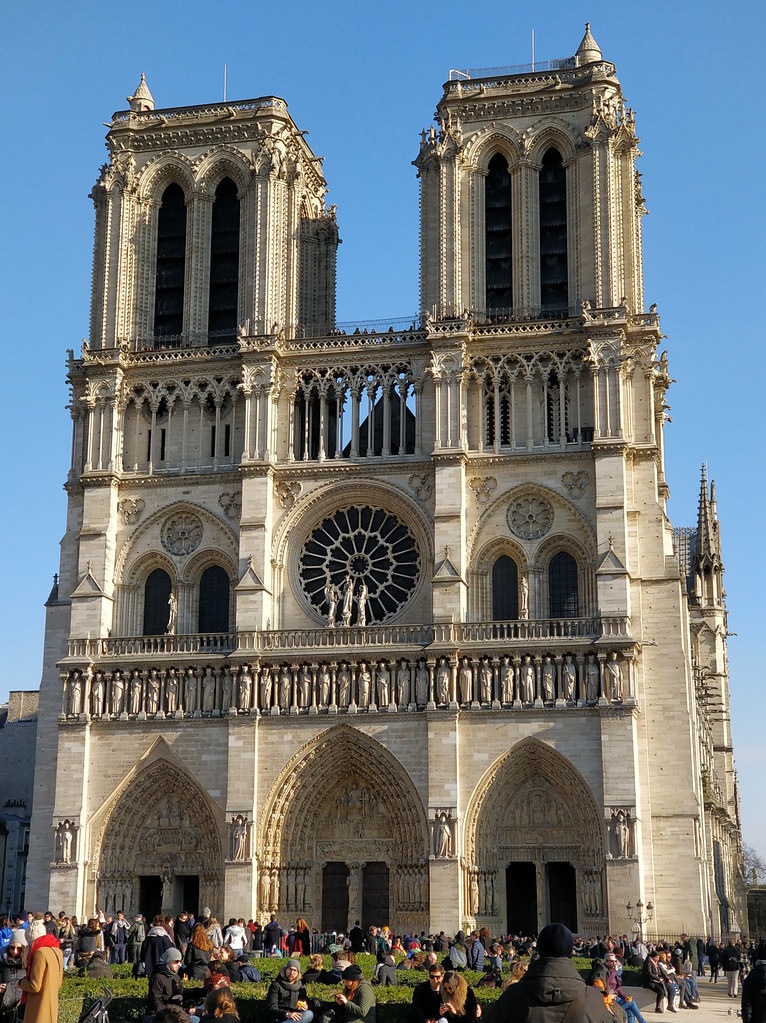 Place Catedral de Notre Dame