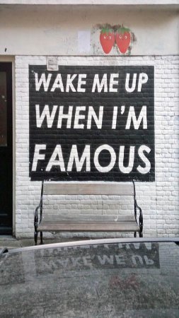 Lugar WAKE ME UP WHEN I'M FAMOUS Bench