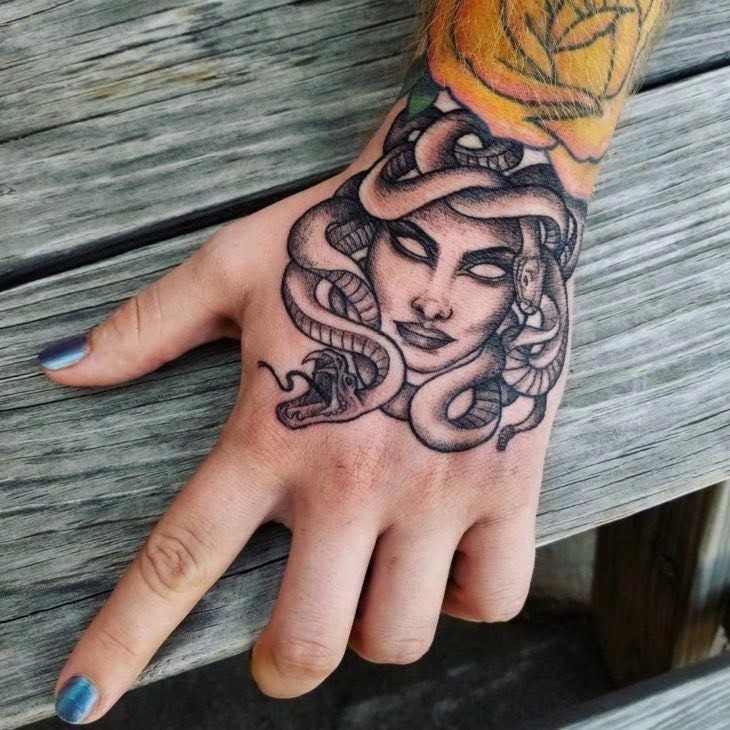 Social Tatto Medusa