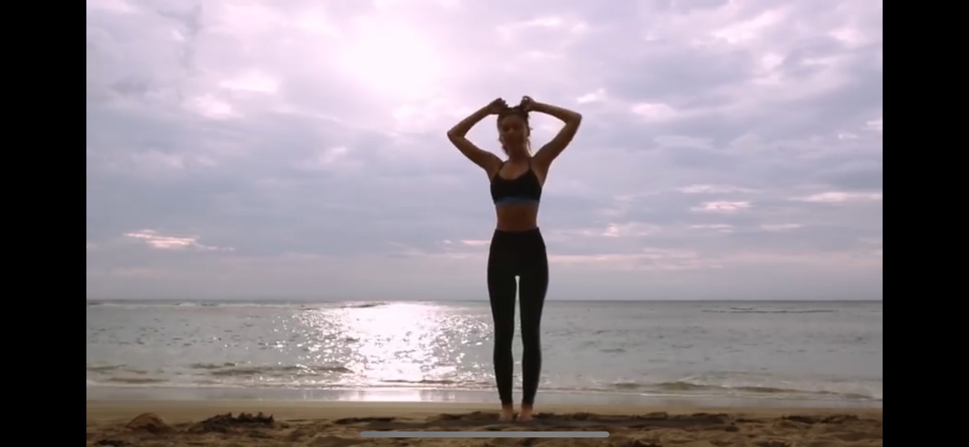 Fashion 10 mins butt workout - Alexis Ren