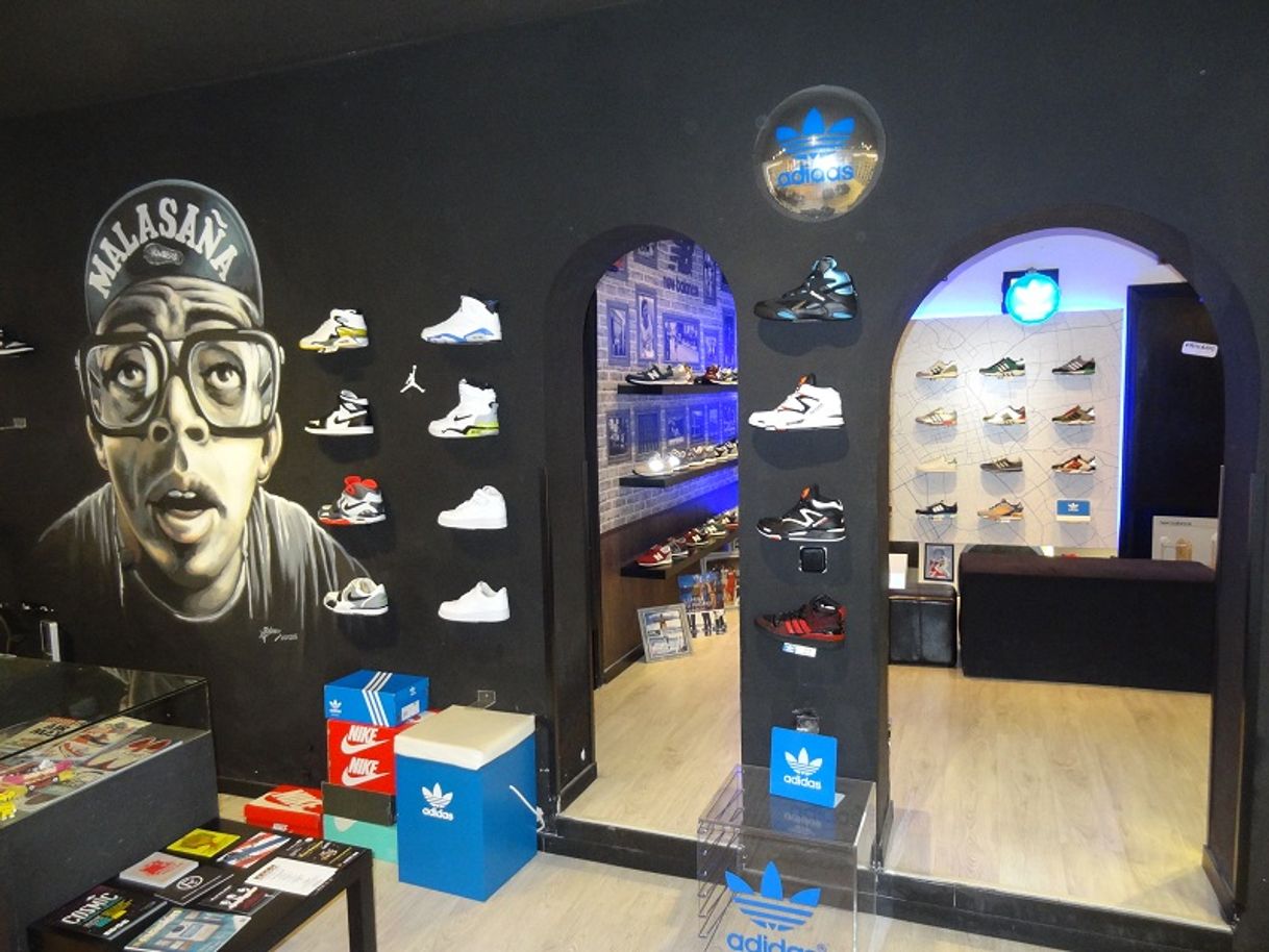 Lugares Numbers Sneakers Store