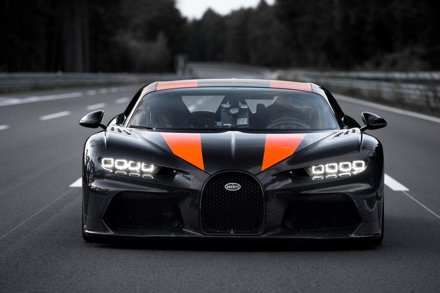Social Bugatti Chiron Sport