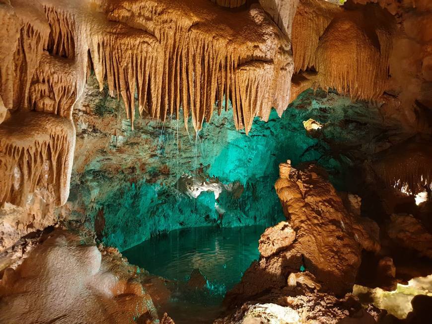 Place Grutas de Mira de Aire - Empreendimentos Turisticos e Espeleológicos S.A