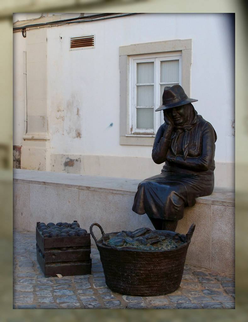 Lugares Estátua "Vendedora do Mercado"