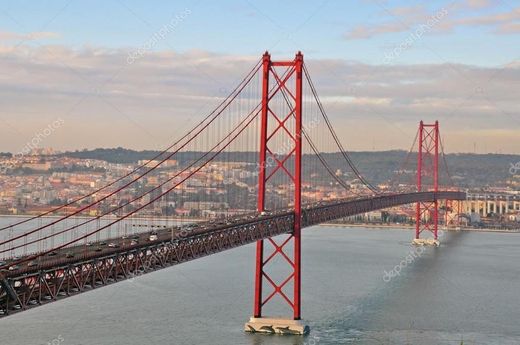 Puente 25 de Abril