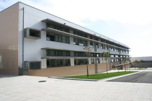 Lugar Escola Básica e Secundária Armando Côrtes-Rodrigues