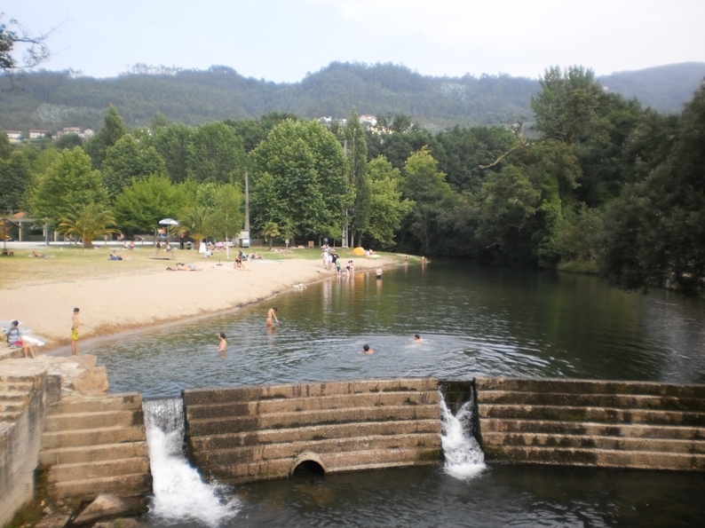 Lugares Praia Fluvial Burgães