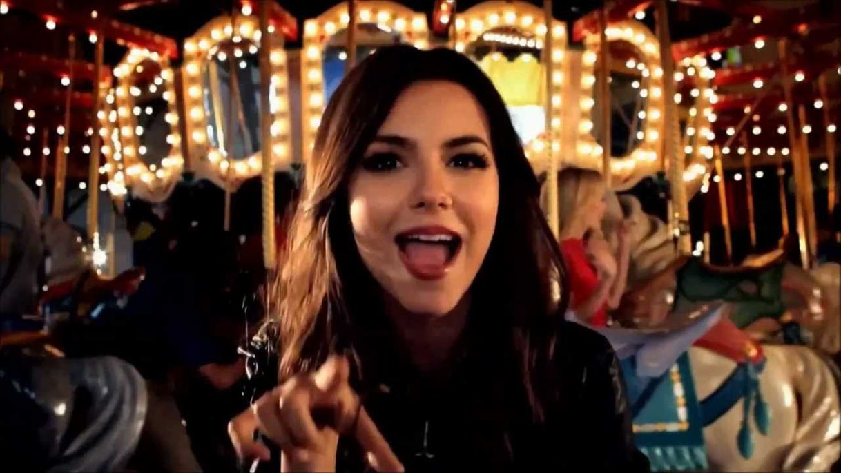 Fashion Victoria Justice - Beggin on your knees (HD) - YouTube