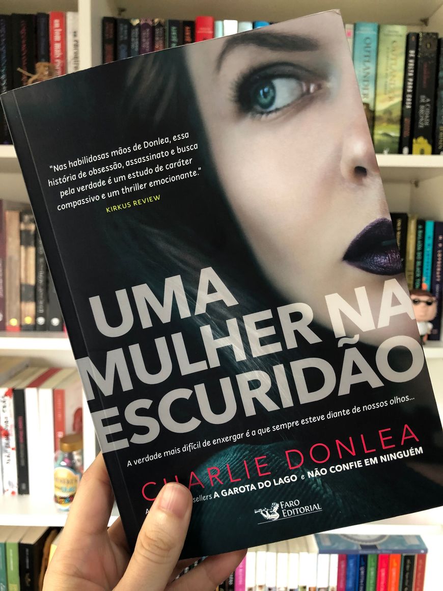 Libro Uma mulher na escuridão 