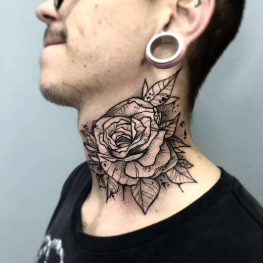 Tatto no pescoço 