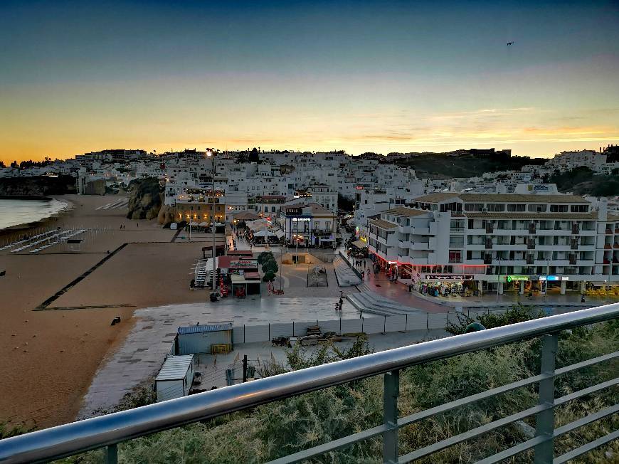 Lugar Praia dos Pescadores de Armação de Pêra