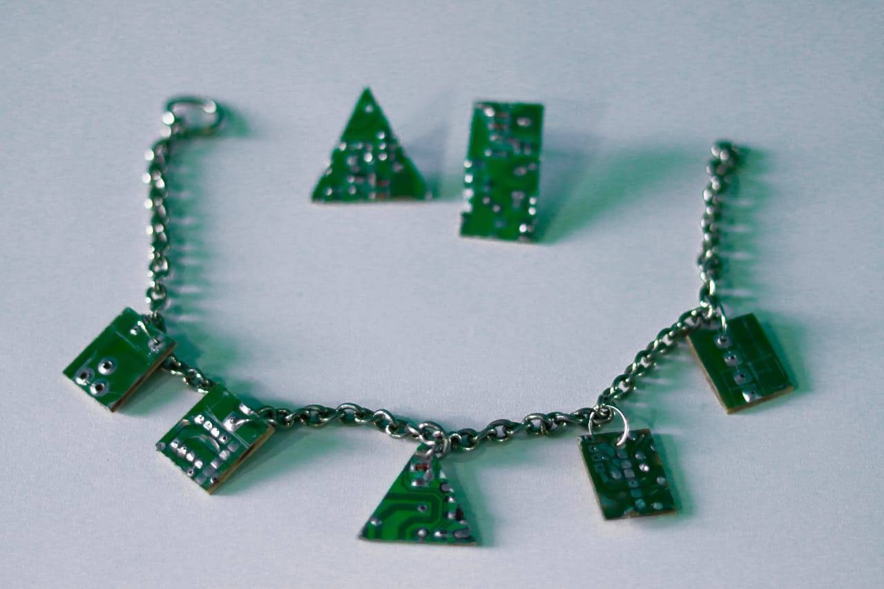 Social 👉🏿 @worldgeometric 👈🏾