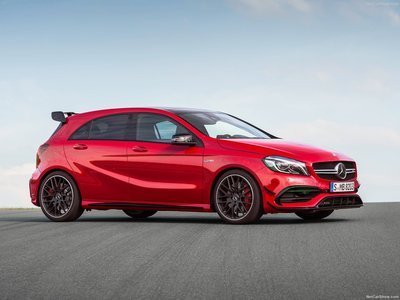 Social Mercedes-Benz A45 AMG