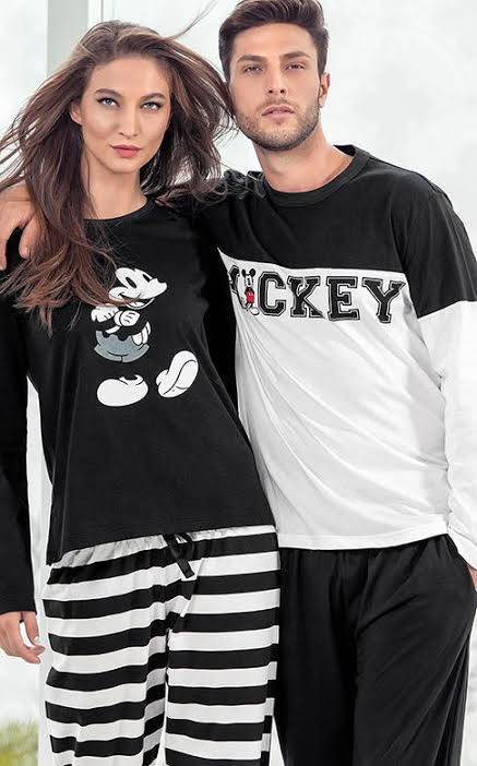 Moda Pijama casal Mikey Mouse