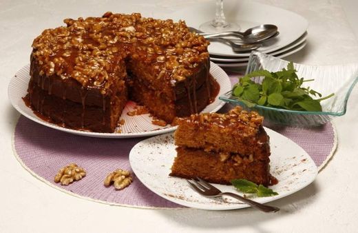 Bolo de caramelo com nozes