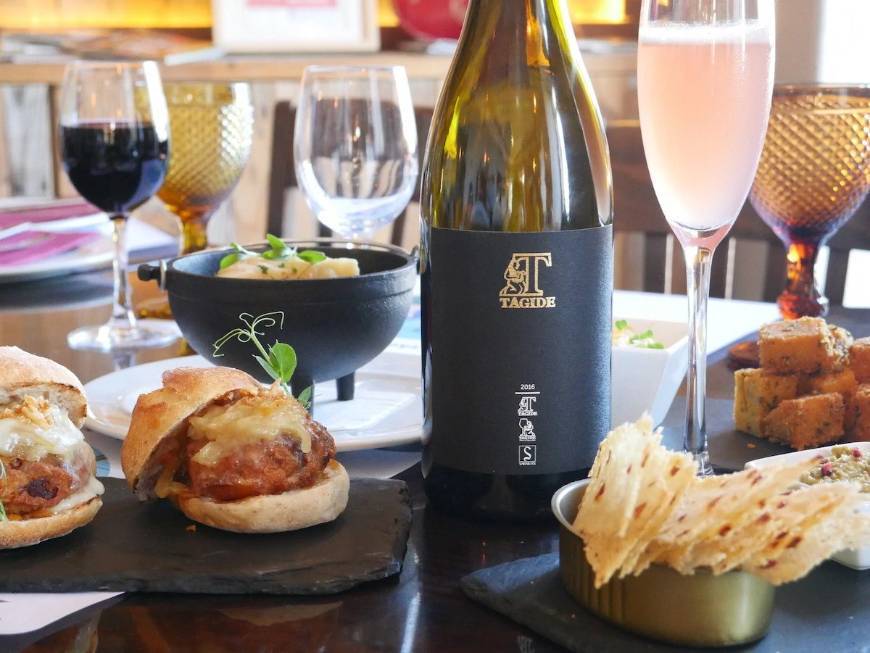 Restaurantes O Cais - Wine & Tapas Bar