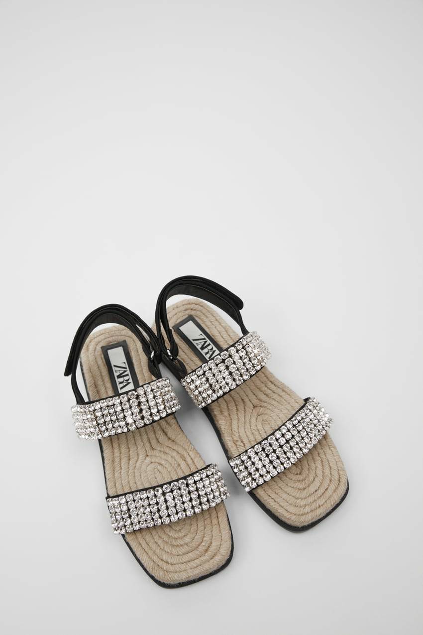 Social Sandália rasa com jóias 