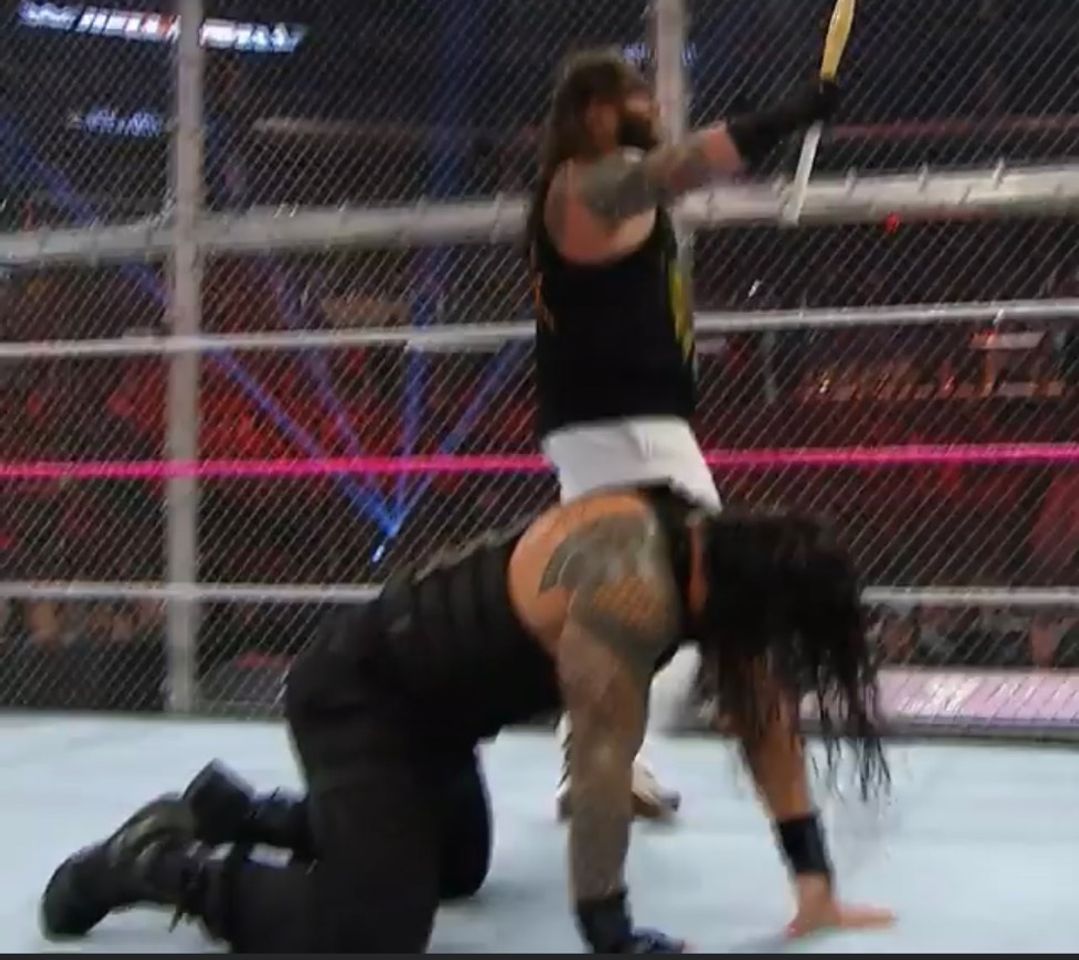 Fashion Román Reings battles Bray Wyatt inside Hell in a cell