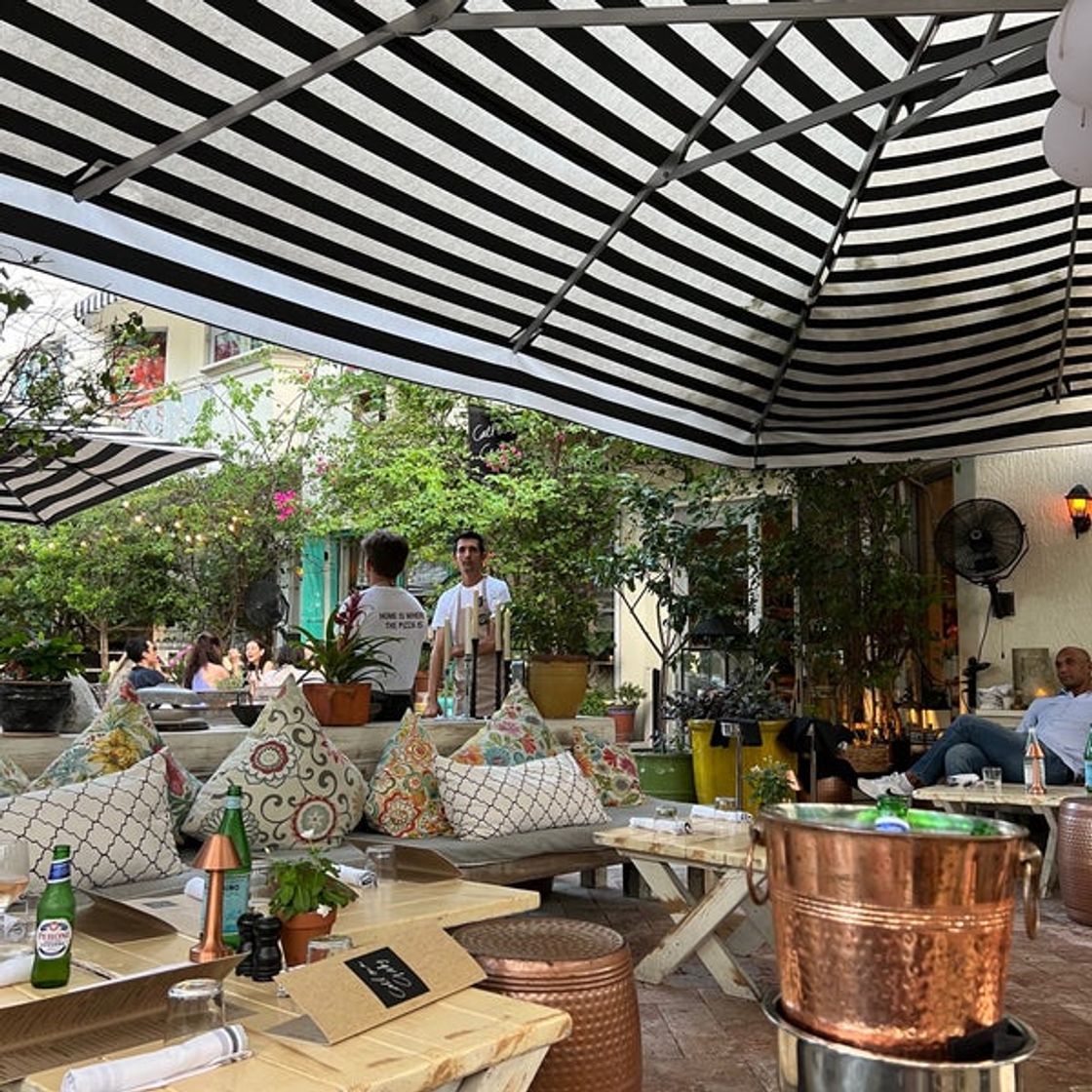 Restaurantes Call Me Gaby