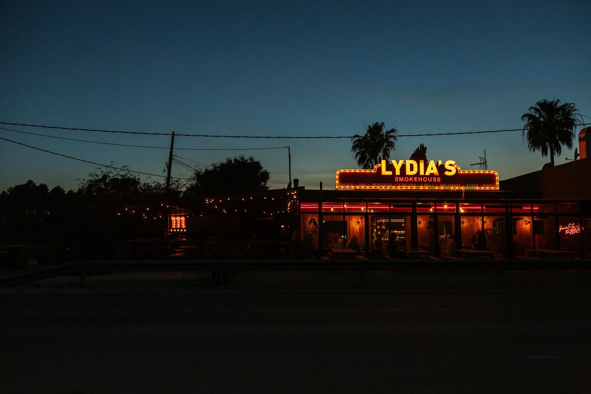 Restaurantes Lydia's Smokehouse - Burger & BBQ