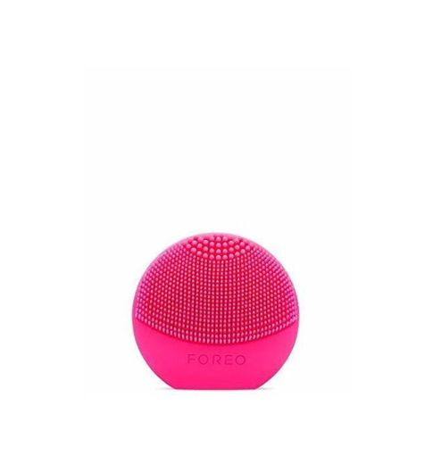 LUNA play plus de FOREO es el cepillo facial recargable de silicona