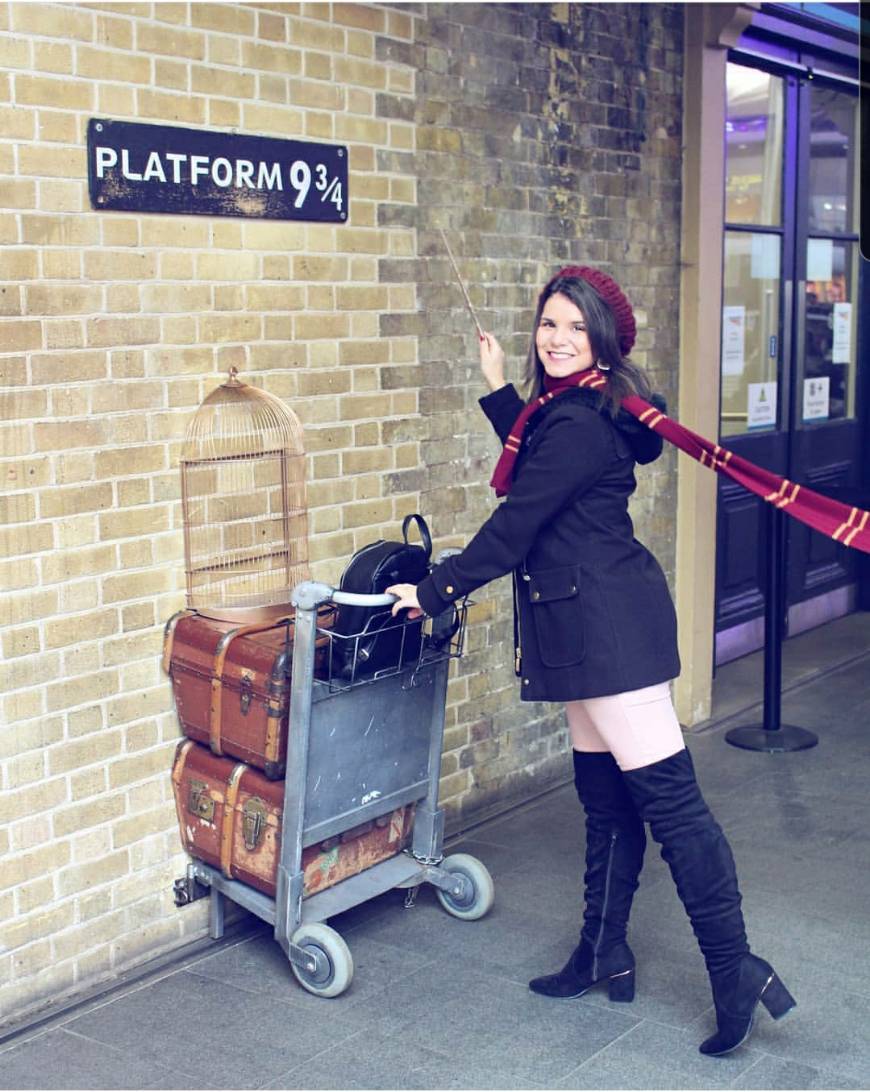 Place The Harry Potter Shop at Platform 9¾