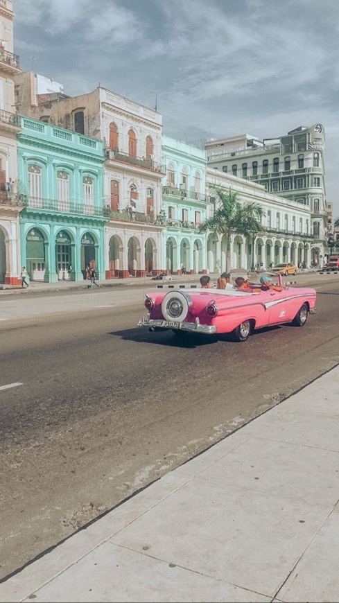 Fashion Rua mais famosa de Cuba 