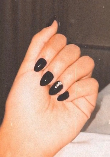 nails