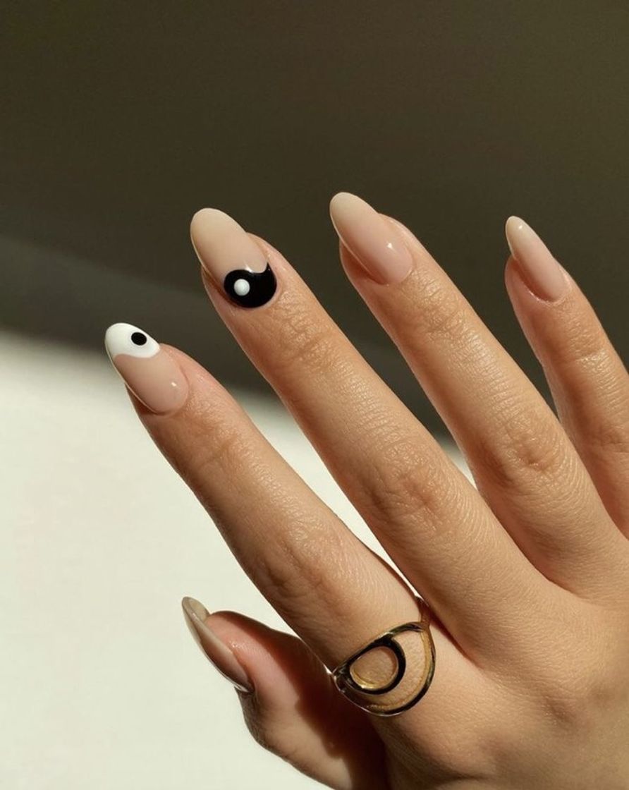 Fashion Yin-Yang nail design☯️