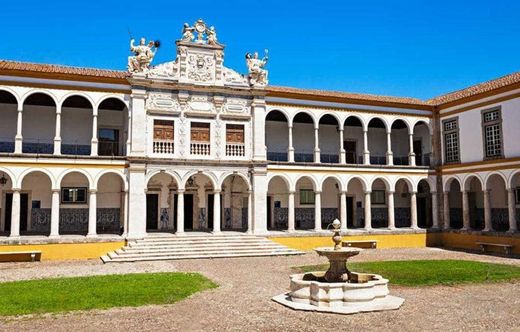 Universidad de Évora