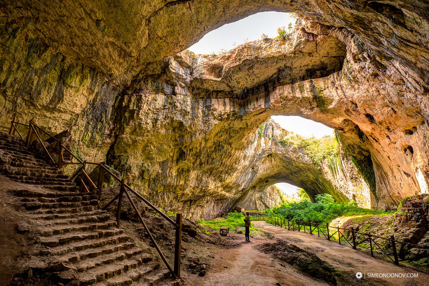 Place Devetashka Cave