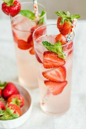  Strawberry Gin Smash