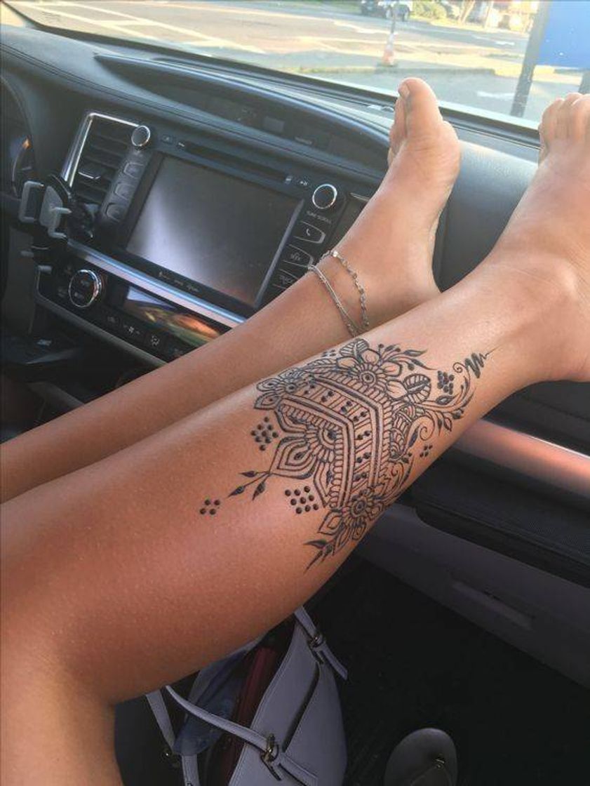 Social Tattoo na perna 