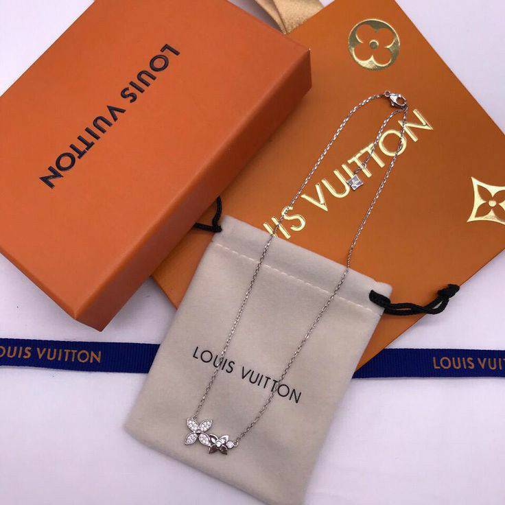 Social Louis Vuitton necklace