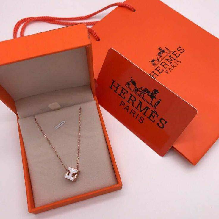 Social Hermes neckalace