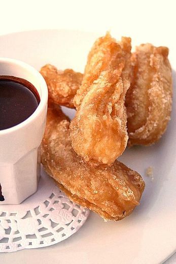 Churros con chocolate.