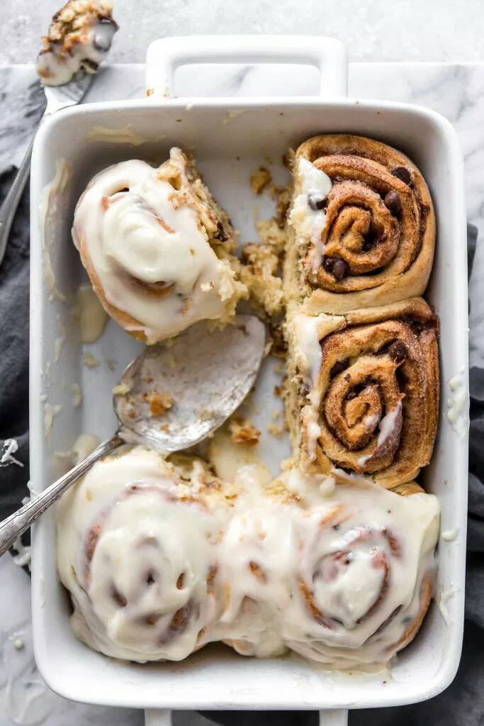 Fashion Frosted Chocolate Chip Cinnamon Rolls   