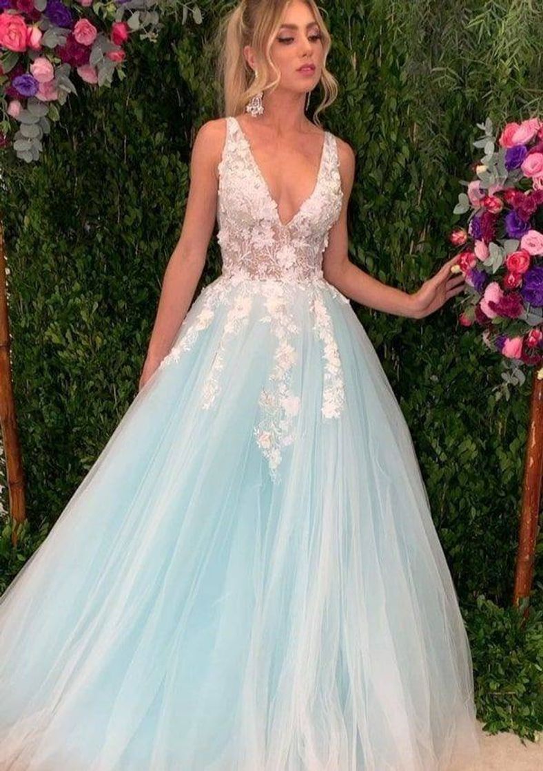 Moda Vestido de 15 anos azul e branco com renda