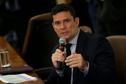 Ministro Moro ameaça deixar o governo caso Bolsonaro demita
