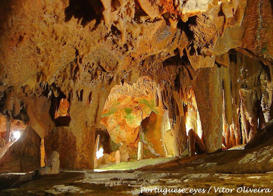 Lugar Grutas de Alvados