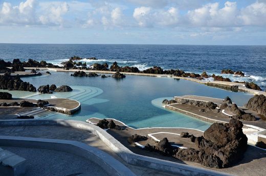 Piscinas Naturais de Porto Monìz