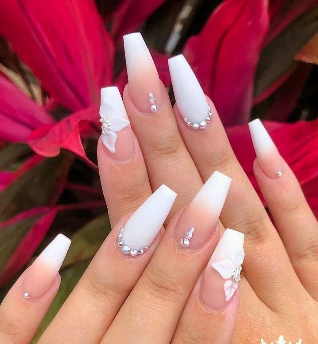 Moda Peach Nails