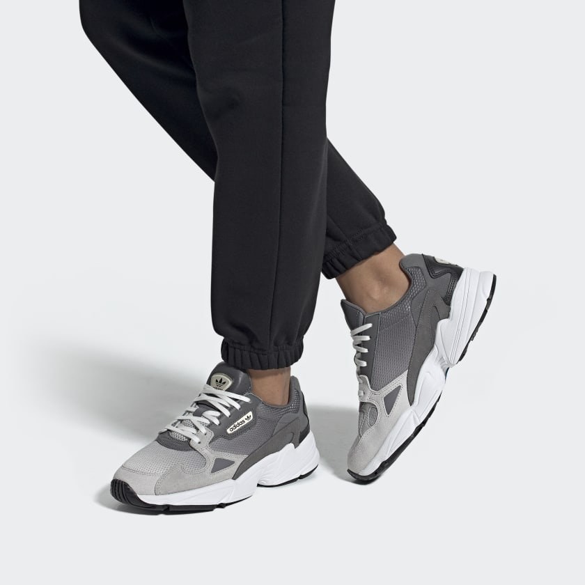 Moda adidas Falcon W