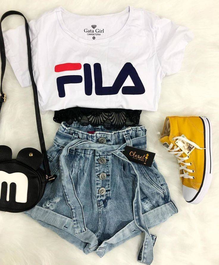 Moda Look - Crooped FILA, short jeans, all star mostarda