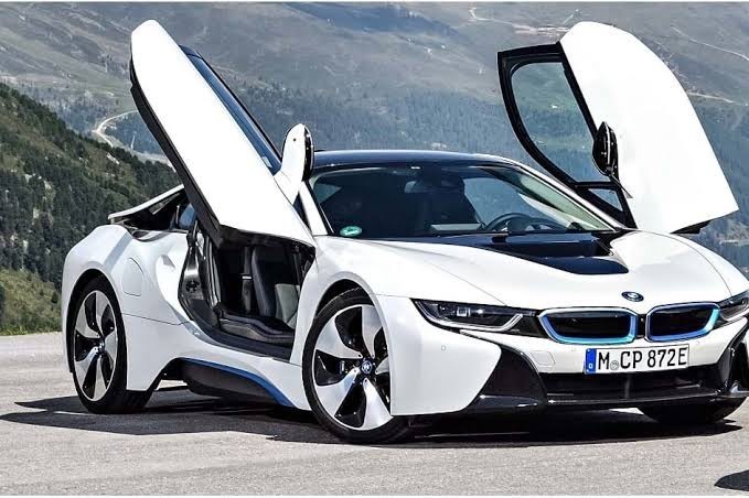 Social BMW I8