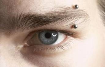 Social Piercing sobrancelha