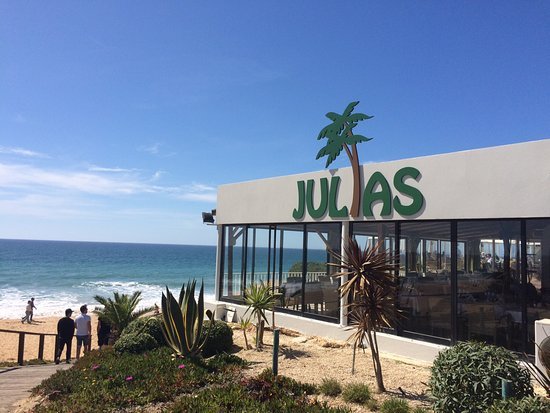 Lugar Julia's restaurant,beach bar & lounge