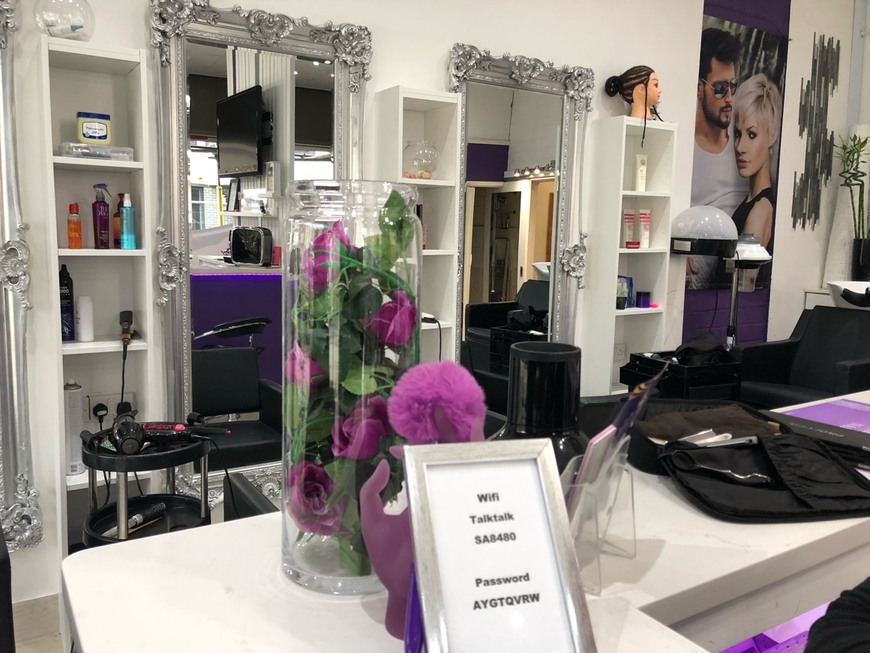 Lugar Be Perfect Hair & Beauty Salon