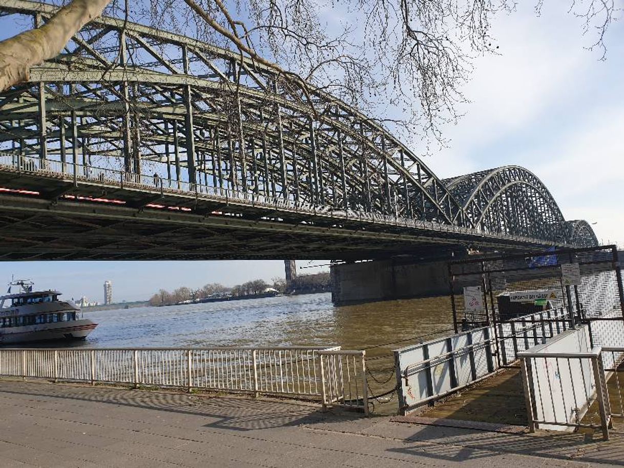 Place Hohenzollernbrücke